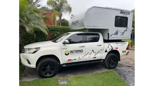 Toyota Hilux 4x4 Truck Camper 5.0